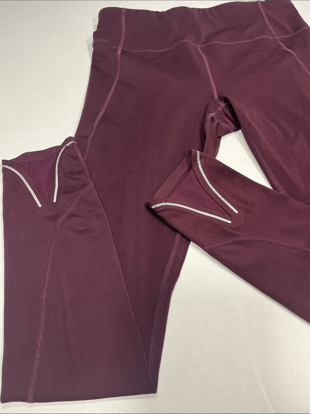 Athleta ST Burgundy 3/4 Capri Leggings Reflective Trim Zip Pocket Sz Small Tall - Picture 4 of 8